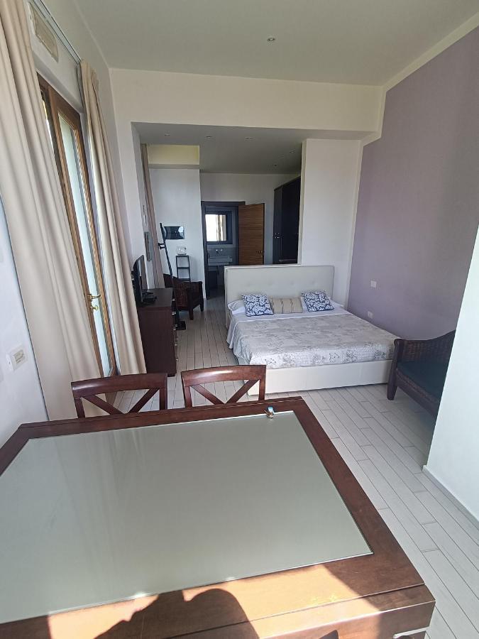 Cala Dei Mori Aparthotel Livorno Exterior foto